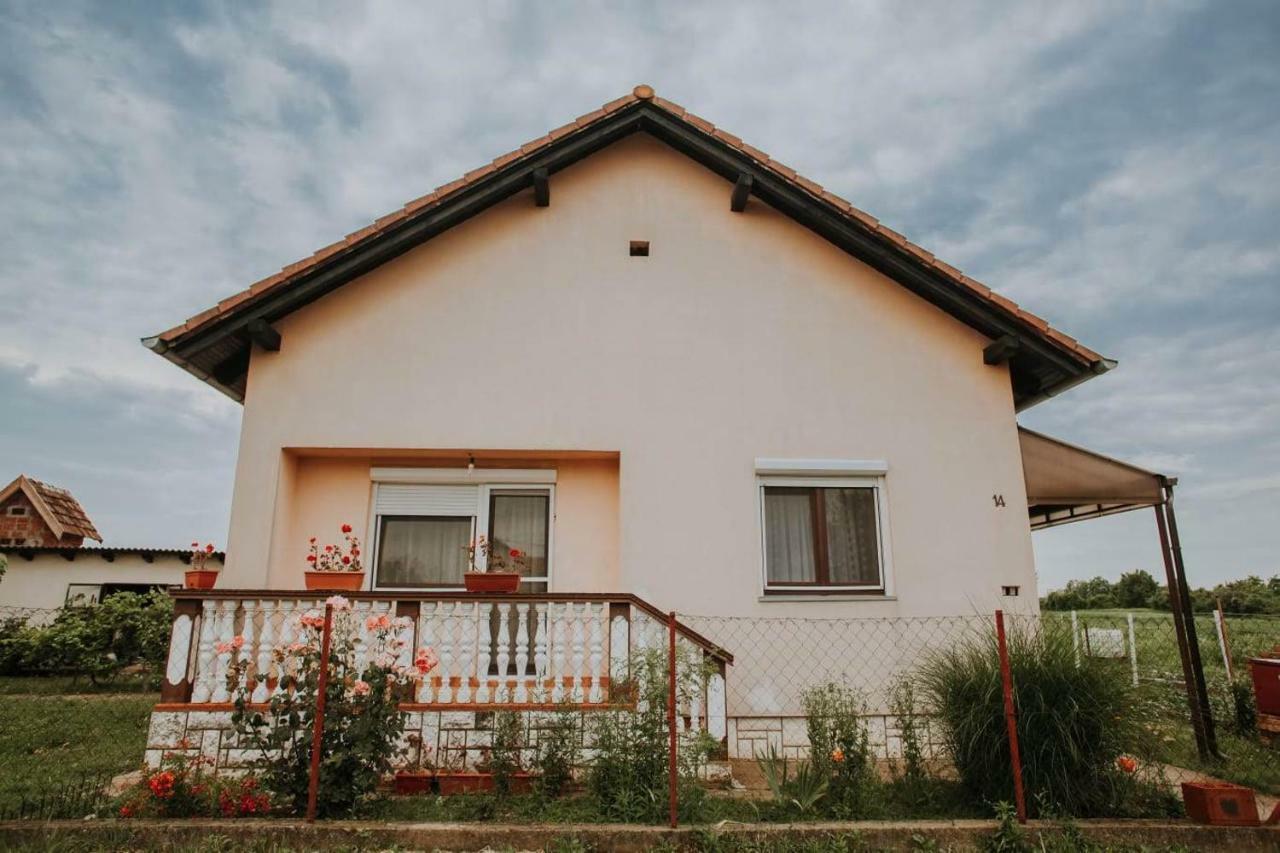 Hacijenda Villa Вуковар Екстериор снимка